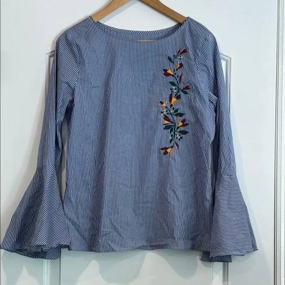 ⚫️ St. John’s Bay Striped Blue Top with Embroidered Floral Design & Flare Sleeve - Picture 2 of 7